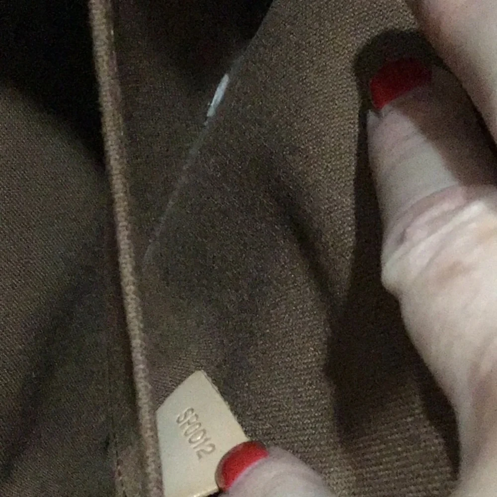 Louis Vuitton vertical bag - Picture 9 of 10